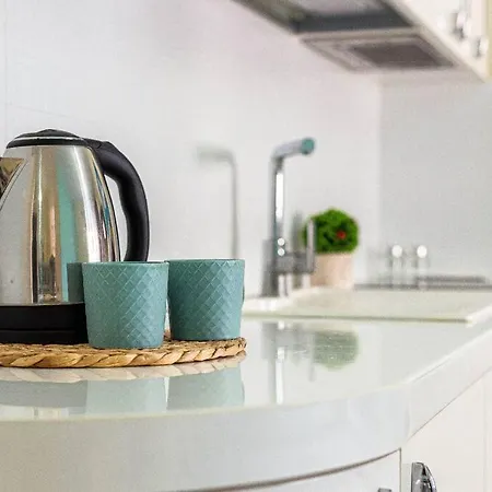 Stella's Stylish - 1min W Kitchen *