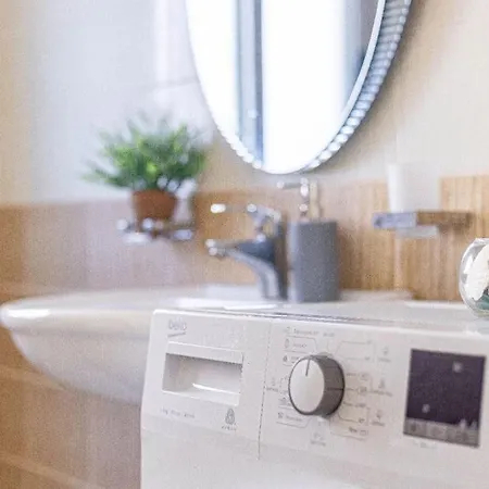 Stella's Stylish - 1min W Kitchen Apartment