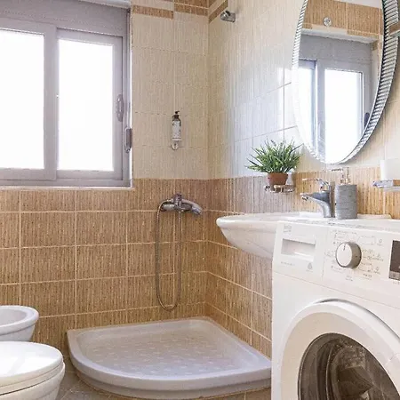 Stella's Stylish - 1min W Kitchen *