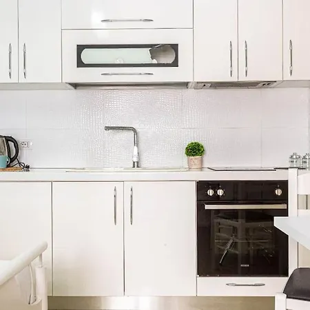 Stella's Stylish - 1min W Kitchen Appartement