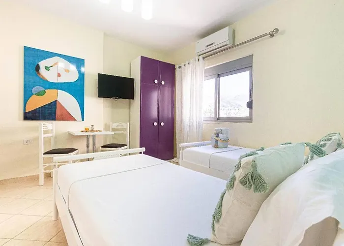 Stella's Stylish - 1min W Kitchen Daire Himarë