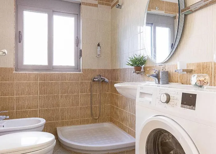 Stella's Stylish - 1min W Kitchen *